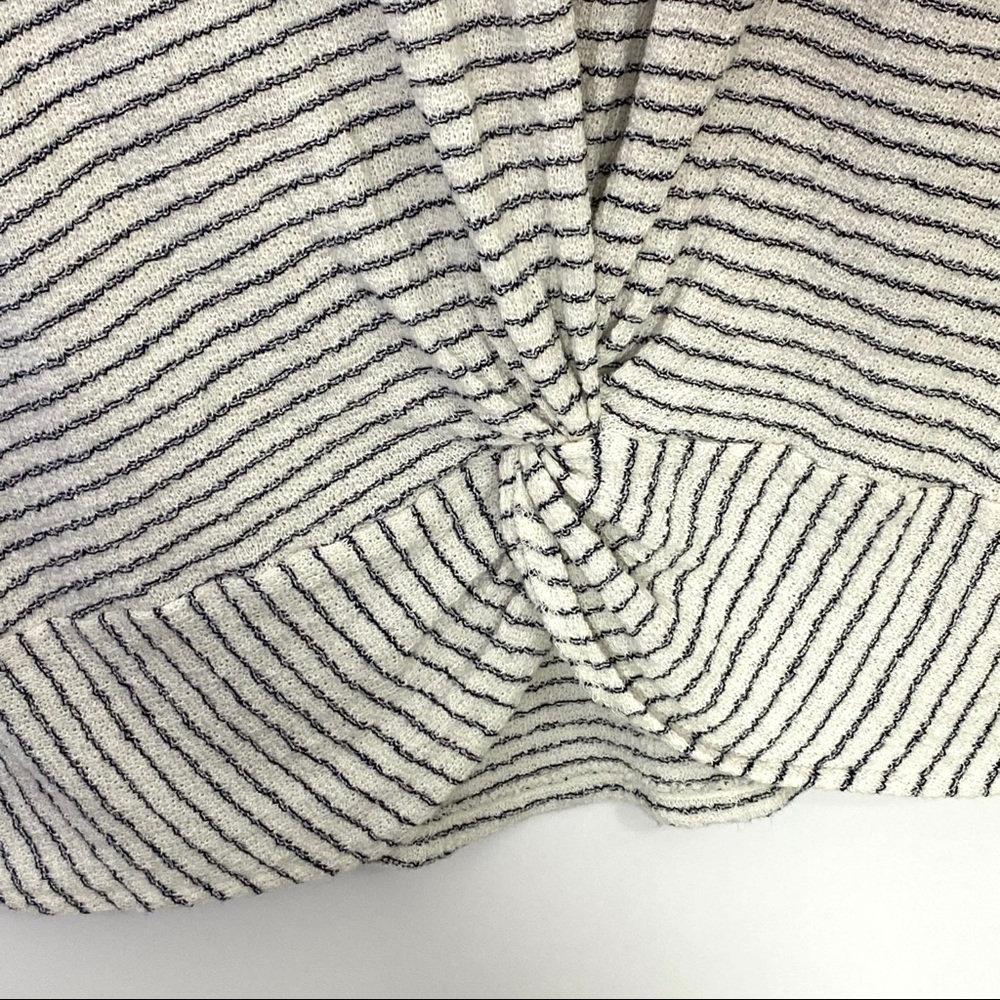 LOFT Knot Front Stripe Textural Top Size XSmall - Picture 3 of 7
